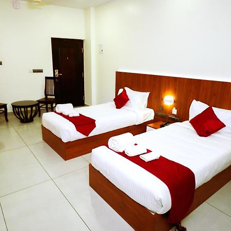 Hotel 24Inn Residency Pathanāmthitta Εξωτερικό φωτογραφία