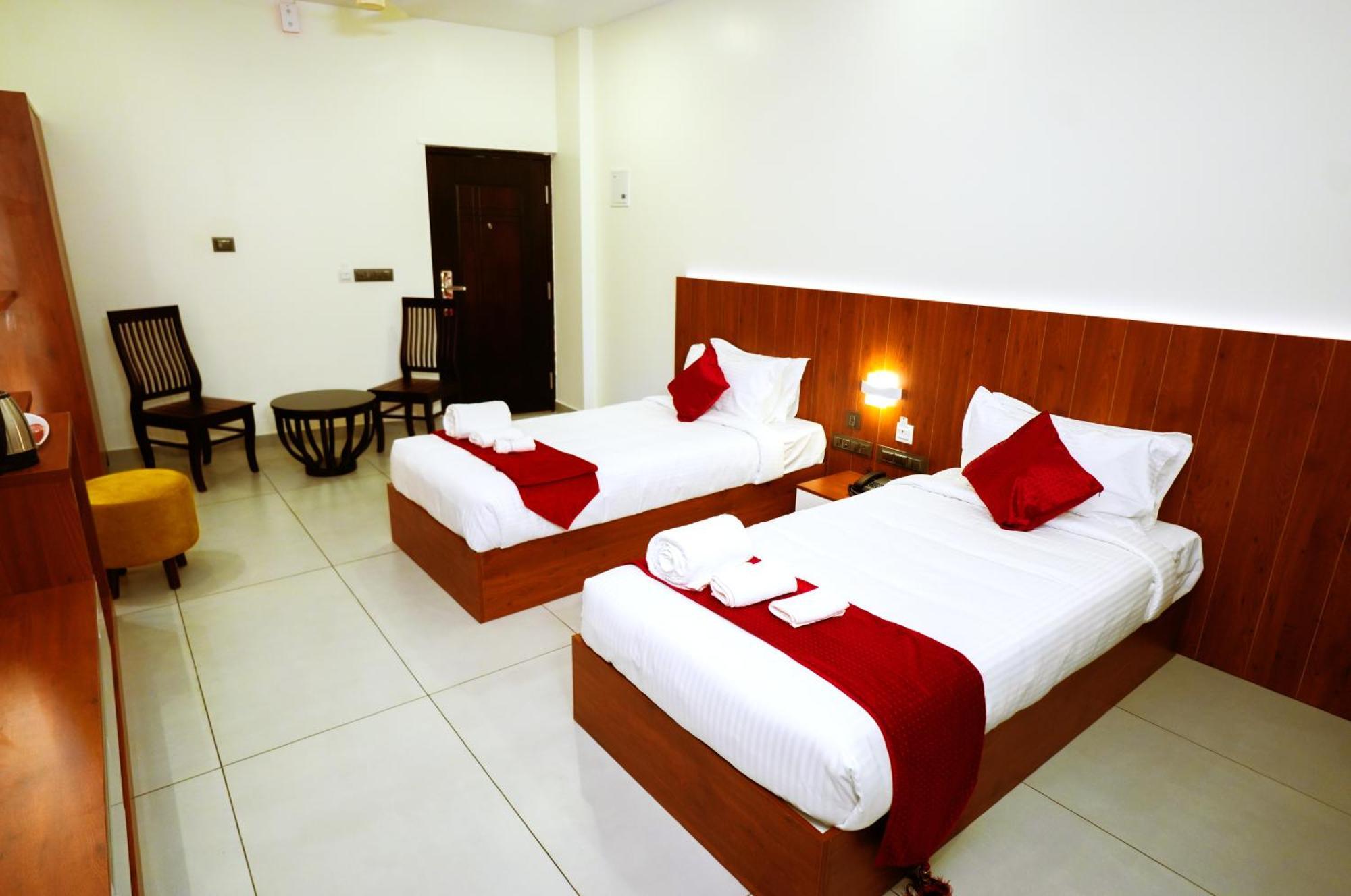 Hotel 24Inn Residency Pathanāmthitta Εξωτερικό φωτογραφία